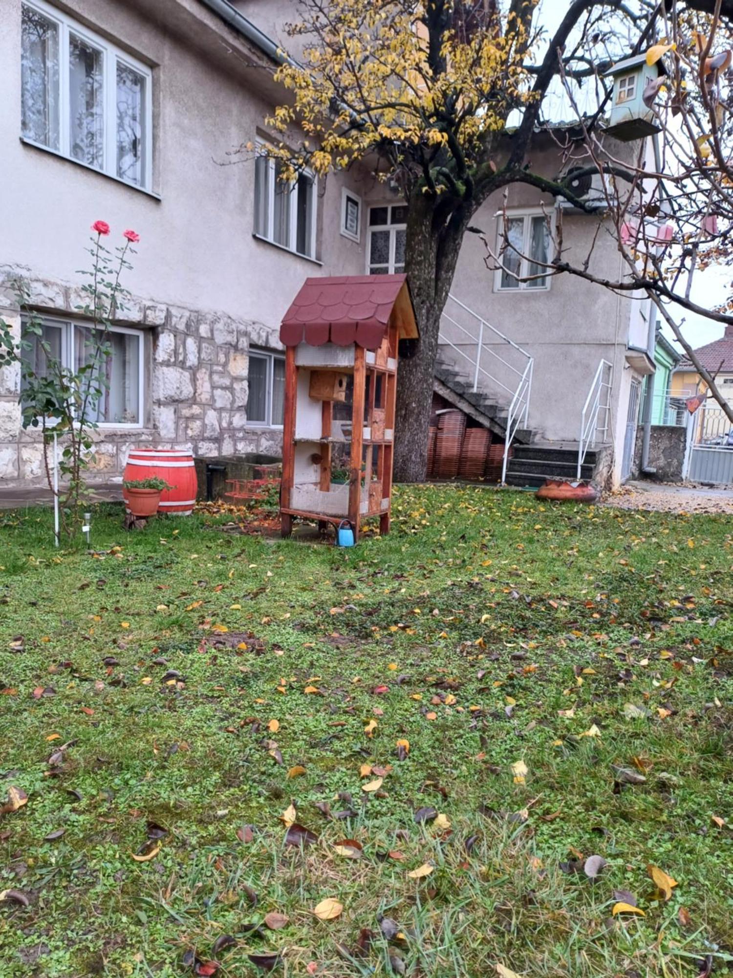 Отель Sobe Sanja Пирот Экстерьер фото